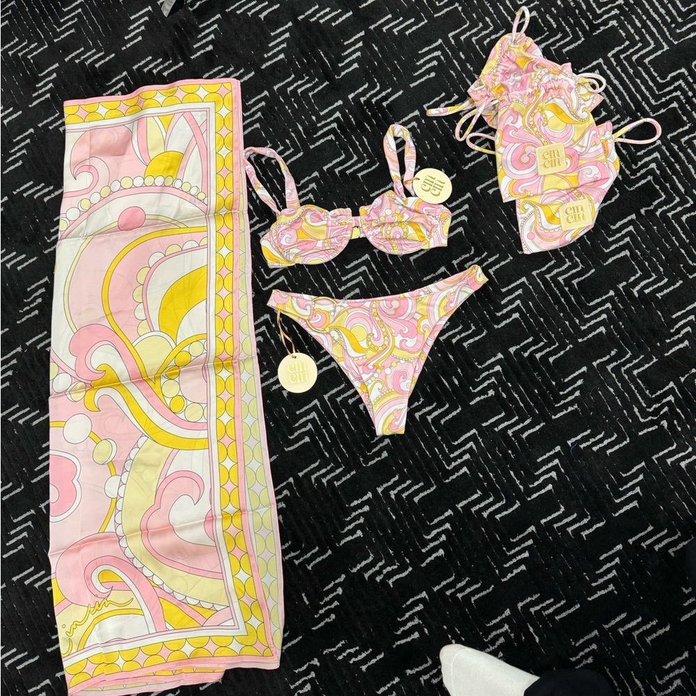 Cin cin bikini cirque print. Bikini and sarong